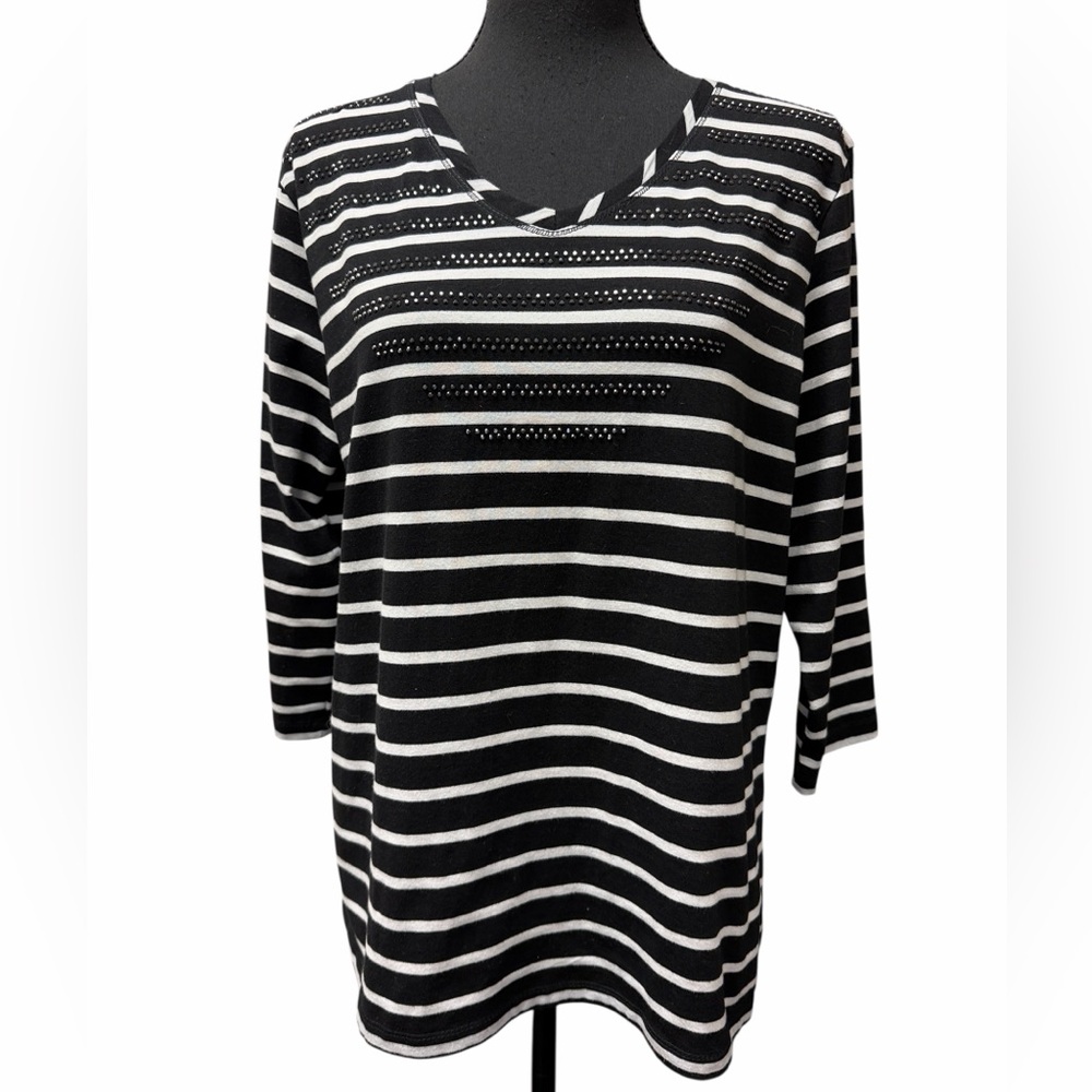 Onque Casual Black & White Striped Top Stylish with Metal Accents size L